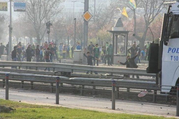 Polisi Taşlayan Gruba Toma’lı Müdahale G4