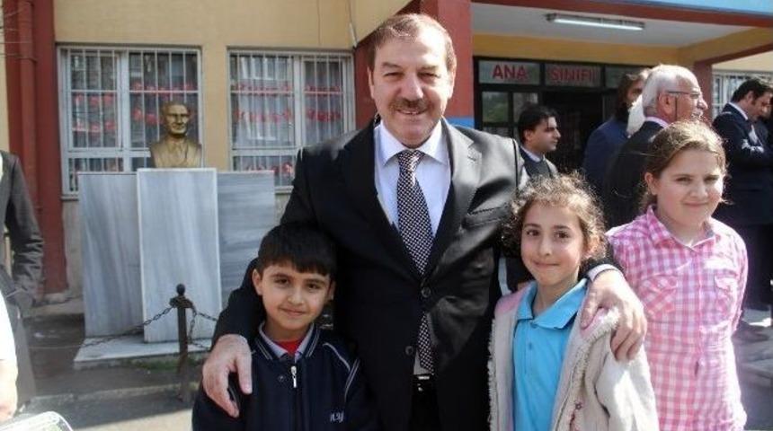 Başkan Kadıoğlu Cumhuriyet İlkokulu&rsquo;nu Ziyaret Etti