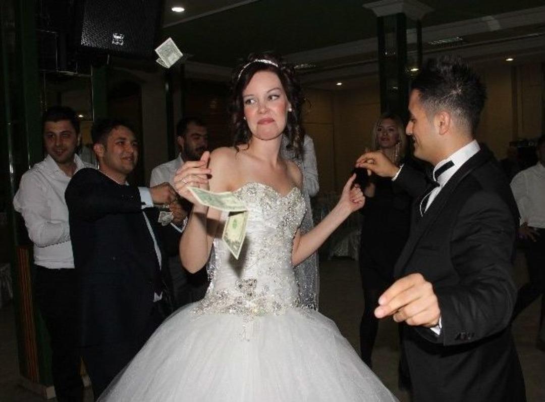 Norve&ccedil;li Gelin T&uuml;rk M&uuml;zikleri İle Dans Etti