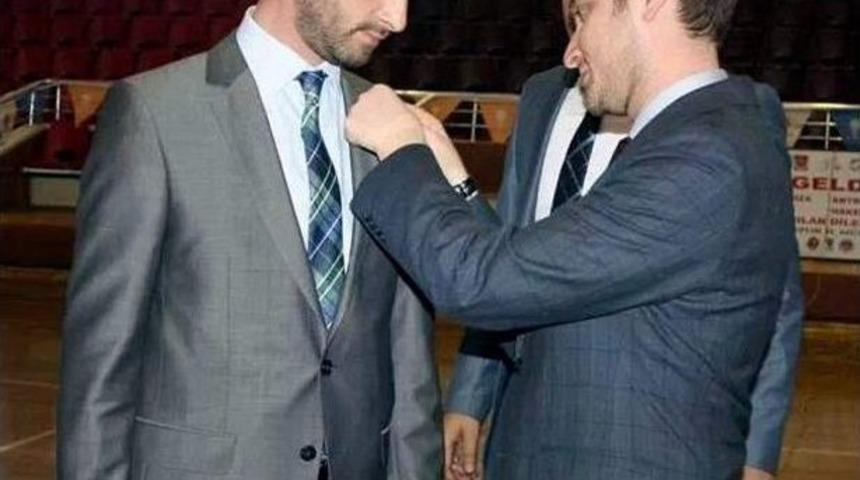 Chp&rsquo;den İstifa Eden Gen&ccedil;lik Kolları Başkanı Ak Parti&rsquo;deki G&ouml;revine Başladı