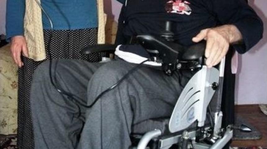 (&ouml;zel Haber) Hayırsever Doktordan Fel&ccedil;li Hastaya Ak&uuml;l&uuml; Sandalye