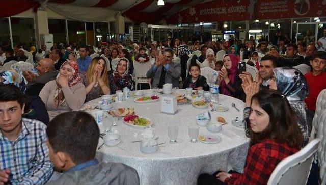 İzmir Büyükşehir Belediye Başkanı Aziz Kocaoğlu Ağrılılarla Buluştu