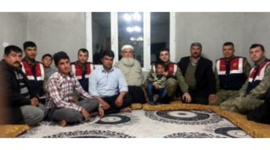 Jandarma, Kayıp &Ccedil;ocuğu Buldu