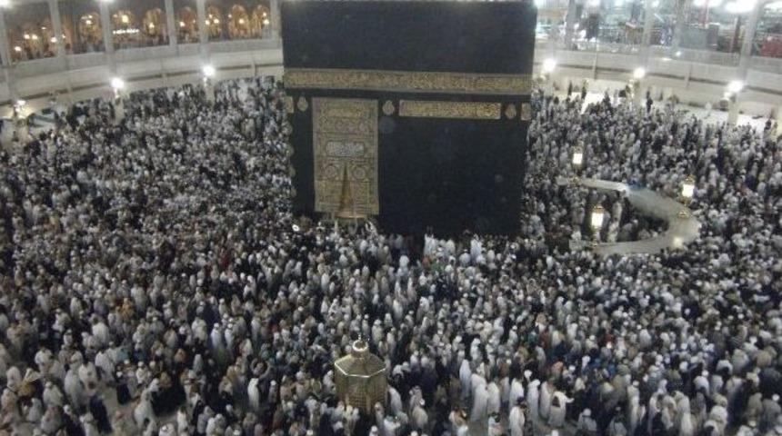 (&ouml;zel Haber) Umre&rsquo;ye Giden T&uuml;rklerden Başbakan Erdoğan Ve Cumhurbaşkanı G&uuml;l&rsquo;e Dua