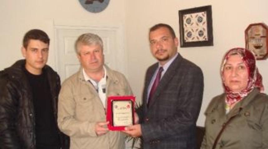 Acılı Aileden &Ouml;rnek Davranış