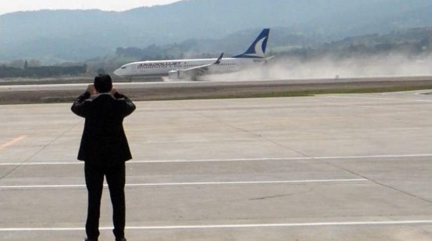 &Ccedil;anakkale Havalimanı'na İlk Tarifeli U&ccedil;ak Seferi