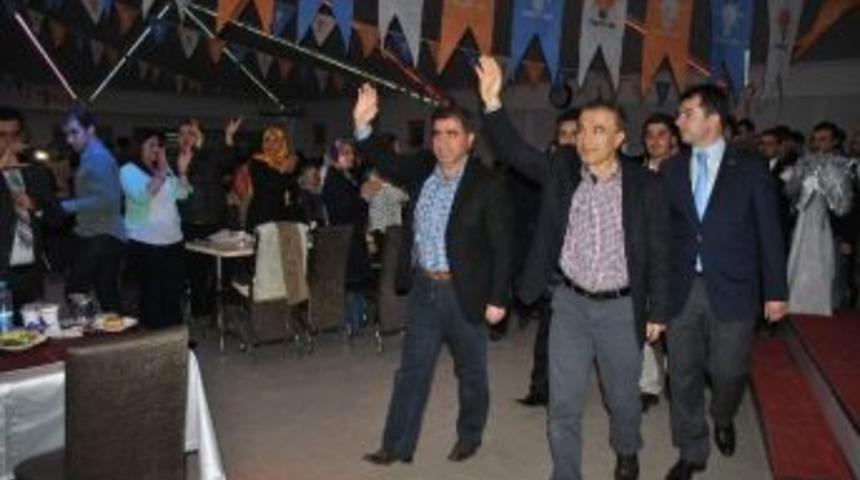 Başkan &Ouml;zdemir Ak Gen&ccedil;likle Buluştu