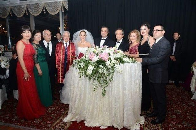 Zihni Aldırmaz Nikah Kıydı