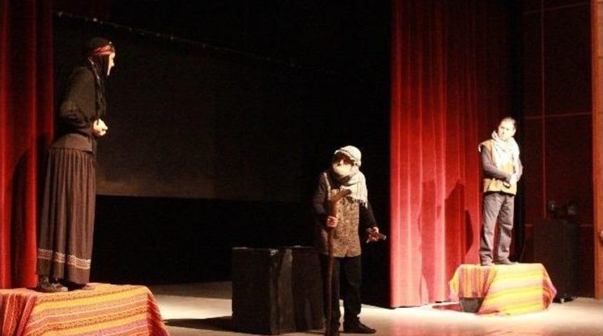 ‘madde Bağımlılığı’ Konulu Tiyatroya Büyük İlgi