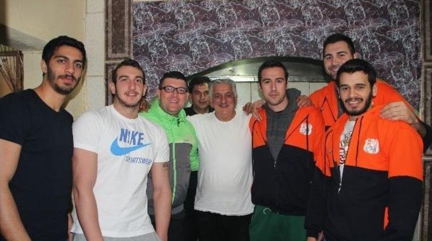 'k&ouml;fteci' Şero, Bilecik Belediyespor Oyuncularına &ldquo;bir Baba Hindi&rdquo; &Ccedil;ektirdi