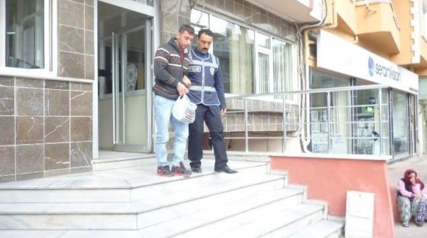 35 Bin Liralık Altın &Ccedil;aldılar, Kameralar Sayesinde Yakalandılar