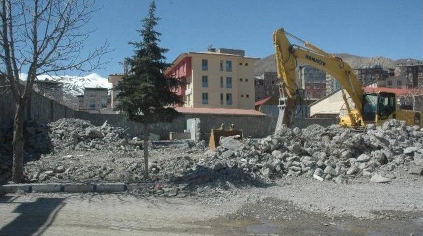 Hakkari&rsquo;de Yeni Spor Tesisleri İ&ccedil;in &Ccedil;alışma Başlatıldı