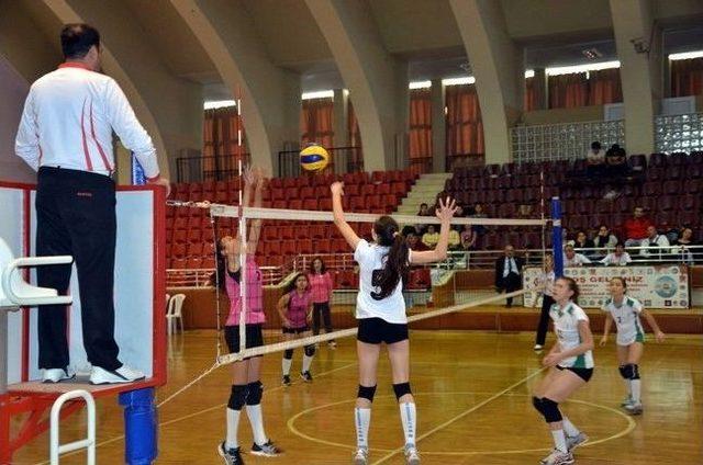 Türkiye Okullararası Voleybol Yarı Final Grup Müsabakaları Sona Erdi