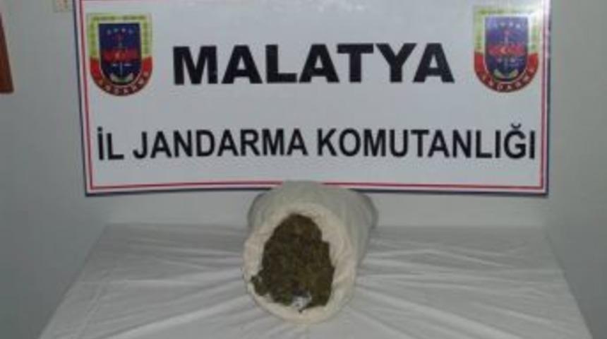 Yolcu Otob&uuml;s&uuml;nde 2 Kilo Esrar Ele Ge&ccedil;irildi