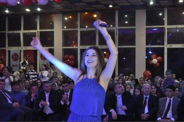 Nadide Sultan Ayvacık’ta Konser Verdi