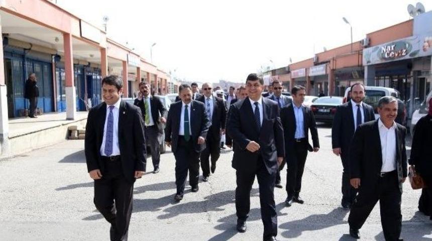 Başkan Adayları Ve Milletvekilleri, Fıstık&ccedil;ılar Ve Peynirciler Sitesi&rsquo;ni Gezdi