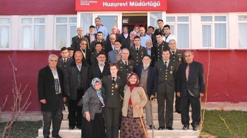 Yozgat İl Jandarma Komutanlığı Personeli Huzurevini Ziyaret Etti