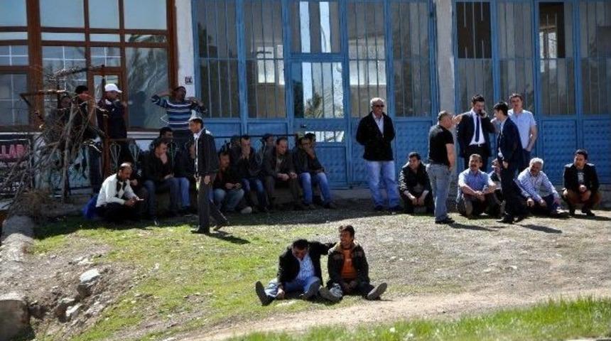 İşten &Ccedil;ıkartılan Arkadaşları İ&ccedil;in İş Bırakma Eylemi Yaptılar