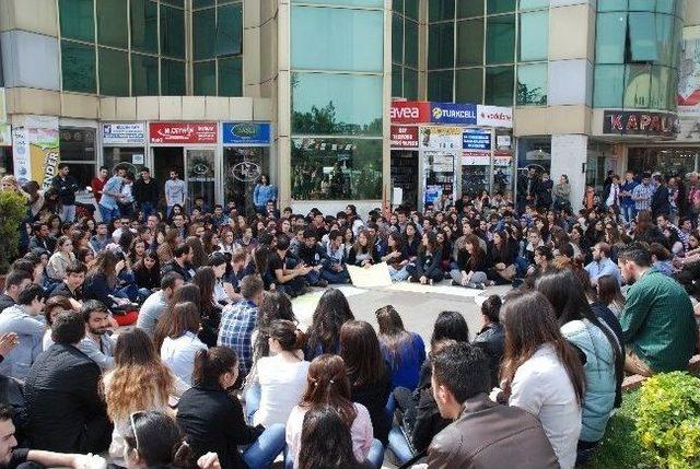 Kaza Kurbanı Gencin Arkadaşları Eylem Yaptı