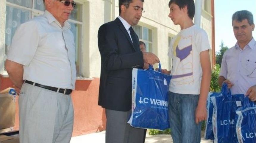 Lc Waikiki’den 934 Öğrenciye Giyim Yardımı