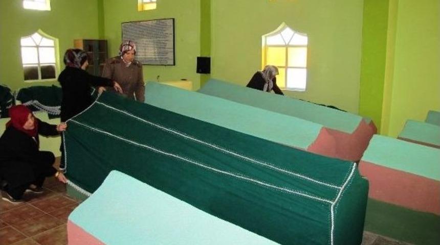 Hisarcık&rsquo;ta Makine Nakış Kursiyerlerinden &Ouml;rnek Davranış