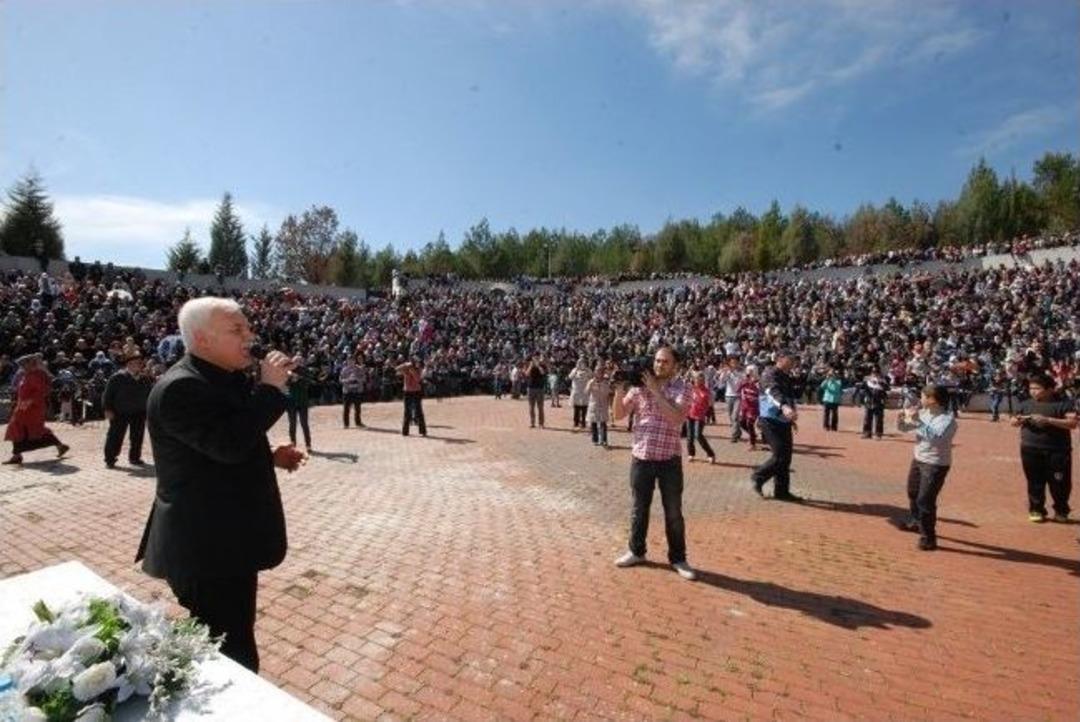 Gediz&rsquo;de Nihat Hatipoğlu Konferansına Yoğun İlgi