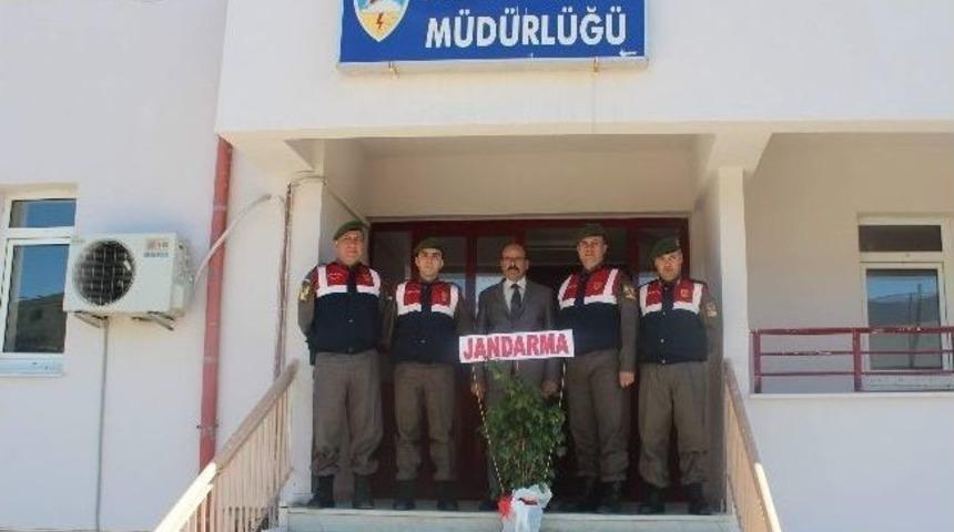 Jandarma, Meteoroloji &Ccedil;alışanlarının G&uuml;n&uuml;n&uuml; Kutladı