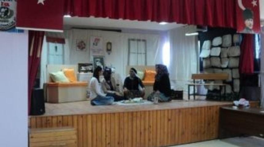 Beşiri'de 'bizim Kaymakam' İsimli Oyun Sahnelendi