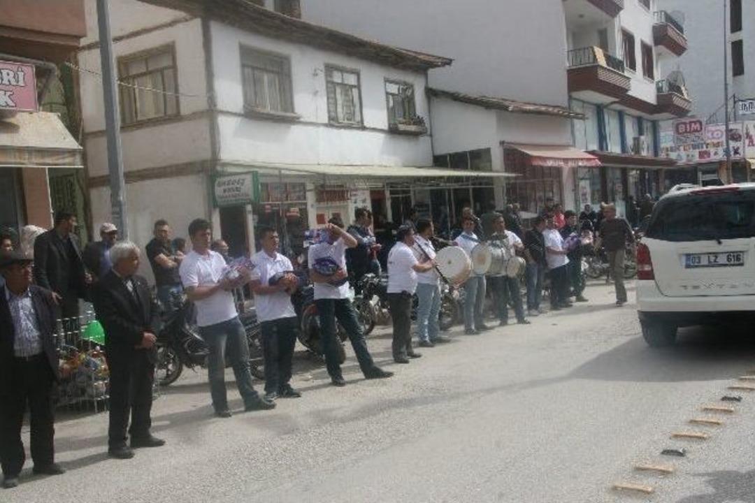 Eroğlu: "derin Mahzenlerden &Ccedil;ıkıp Su Y&uuml;z&uuml;ne &Ccedil;ıksınlar&rdquo;