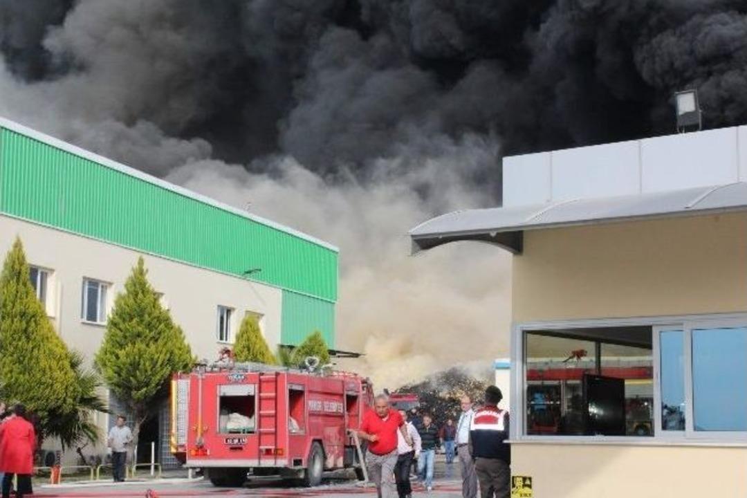 Manisa&rsquo;da Geri D&ouml;n&uuml;ş&uuml;m Fabrikasında Korkutan Yangın