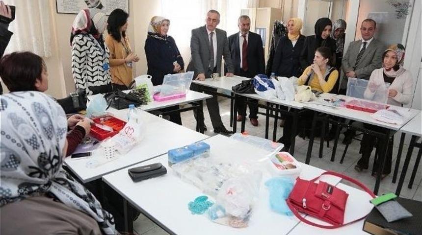 Başkan Adayı Aydın, Kursiyerlerle Sohbet Etti