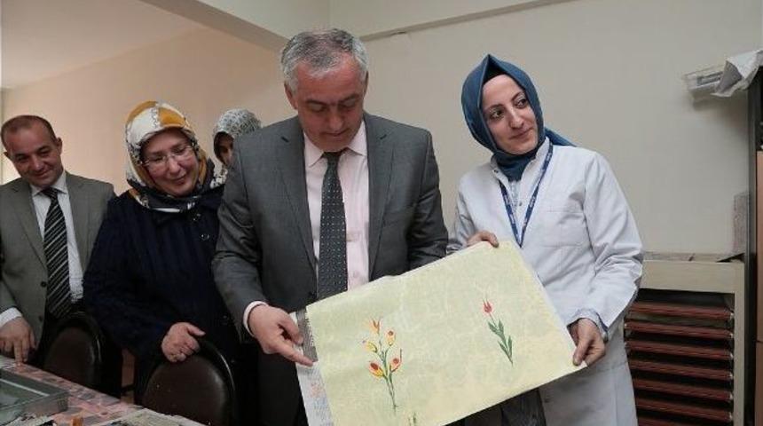 Remzi Aydın, Ey&uuml;p&rsquo;teki İsmek Kurslarını Ziyaret Etti