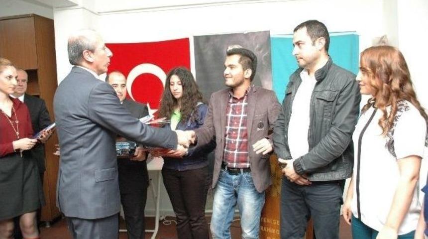 Başarılı &Ouml;ğrencilere Belge