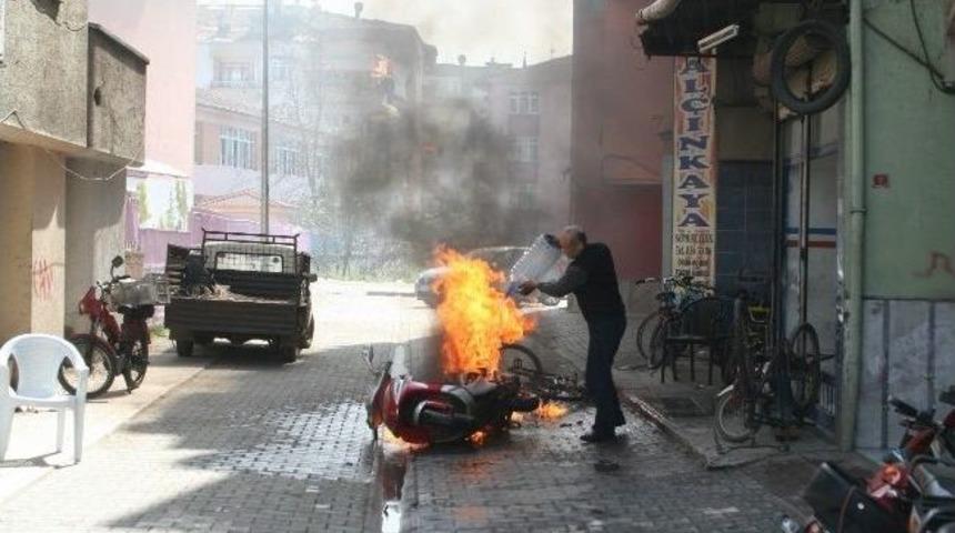 Tamirhanede Motosiklet Alev Aldı