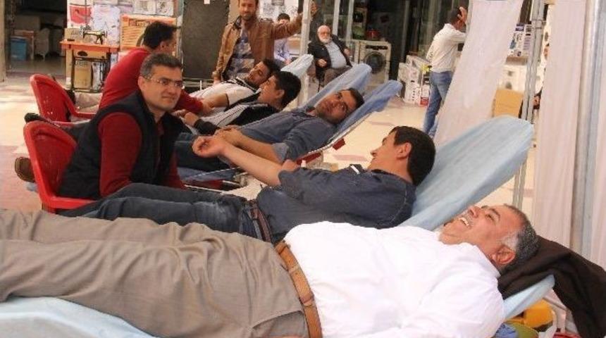 Kan Ağlayan Esnaf Kan Verdi