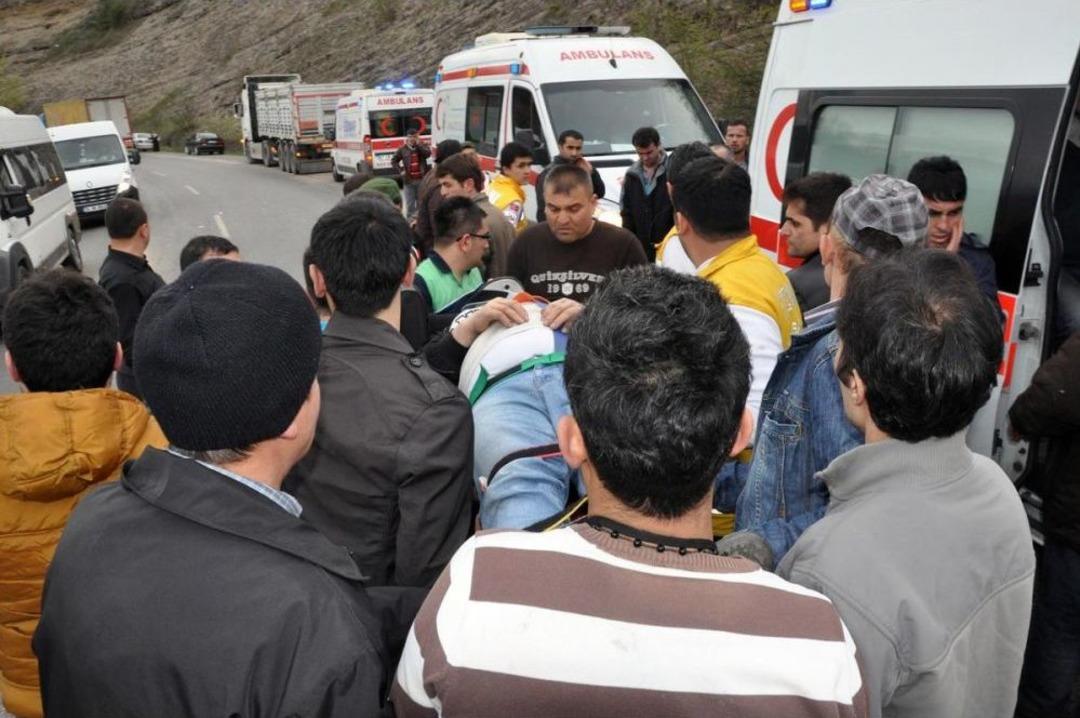 Zonguldak'ta Trafik Kazası: 12 Yaralı