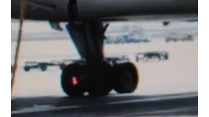 Park Halindeki U&ccedil;ağın Lastikleri Alev Aldı