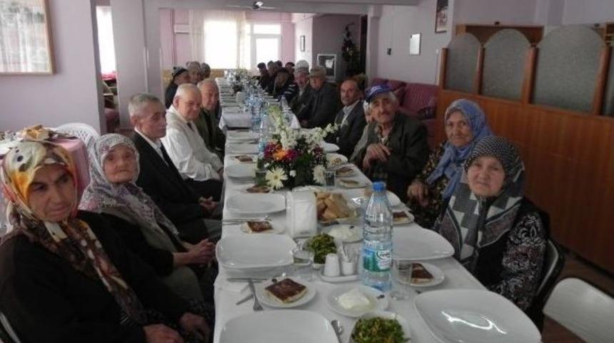 &Ouml;demiş Belediyesi Yaşlıları Unutmadı