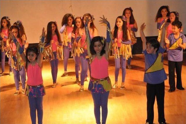 Foçalı Minikler ‘‘bahar’’ı Dans Ederek Karşıladı