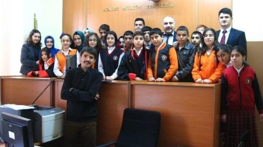Kovancılar'da &Ouml;ğrenciler Adliyeyi Ziyaret Etti