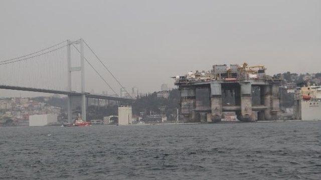 Petrol Ve Doğalgaz Arama Platformu İstanbul Boğazından Geçti