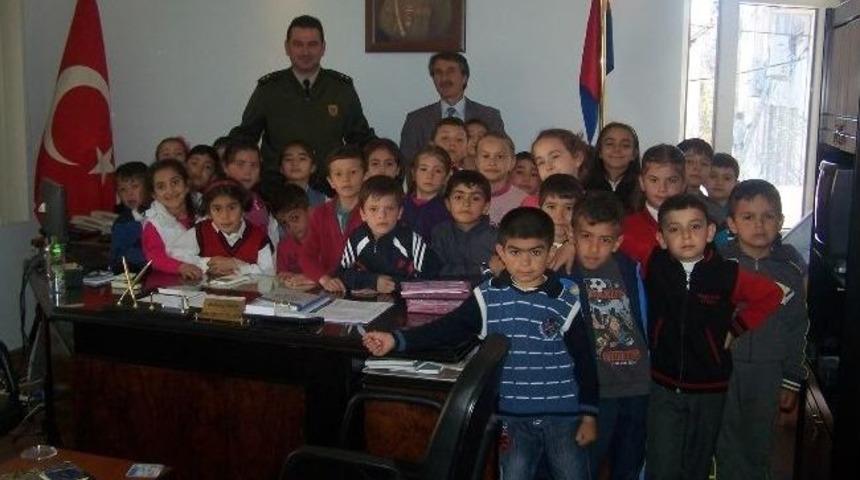 &Ouml;ğrenciler, Jandarma&rsquo;yı Ziyaret Etti