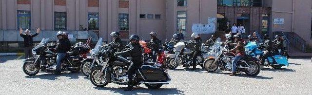 Hog Bosphorus Harley Davidson Sürücüleri’nden Yaşlılara Saygı Haftasında Anlamlı Ziyaret