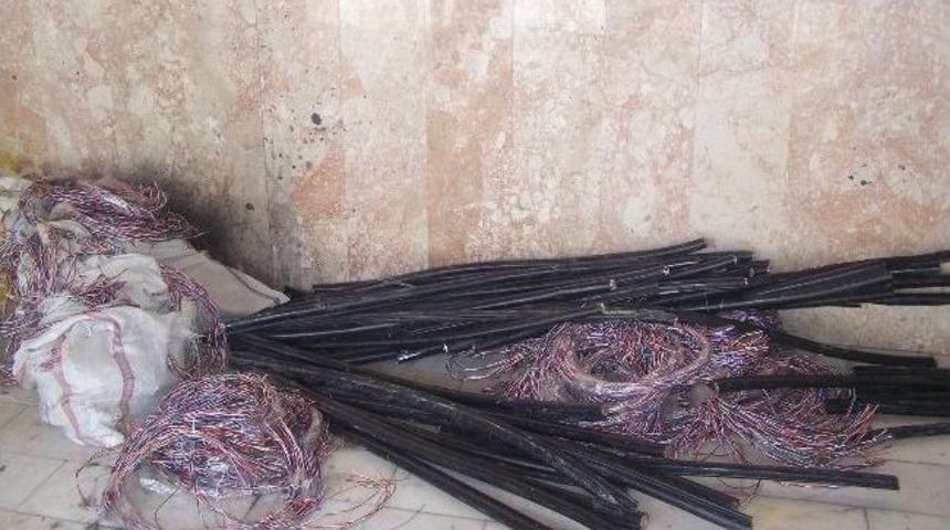 Kablo Hırsızları Yakalandı