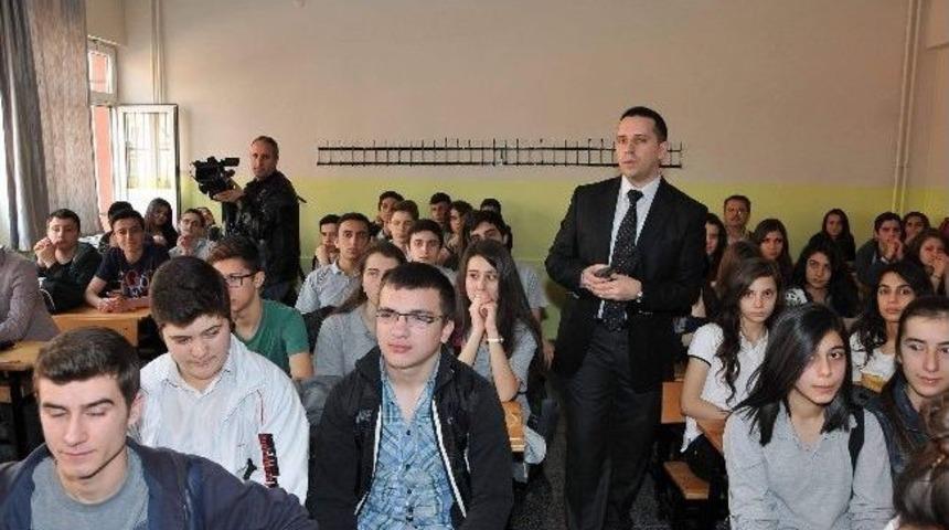 Bursa'da Uyuşturucunun Zararlarına Dikkat &Ccedil;ekmek İ&ccedil;in Fidan Diktiler