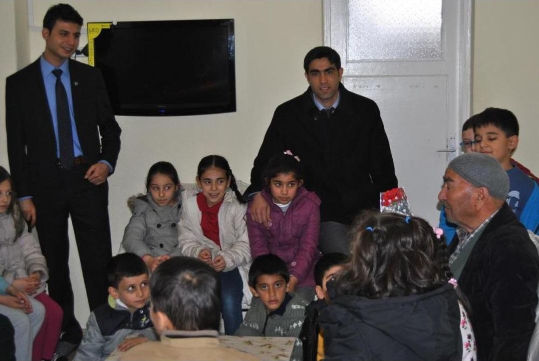 Kulu'da Ilkokul &Ouml;ğrencilerinden, Yaşlı Yaşam Merkezi'ne Ziyaret