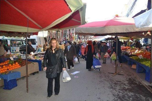 Sıcak Havalar Pazarcı Esnafının Yüzünü Güldürdü