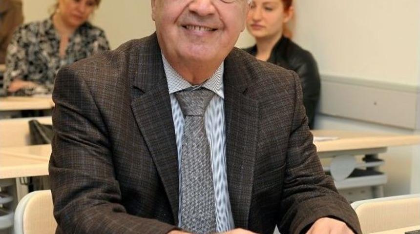 G&uuml;nd&uuml;z Profes&ouml;r Gece &Ouml;ğrenci