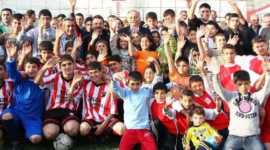 Başkan Karabağ'a Gen&ccedil;ler'den Spor Onur &Ouml;d&uuml;l&uuml;