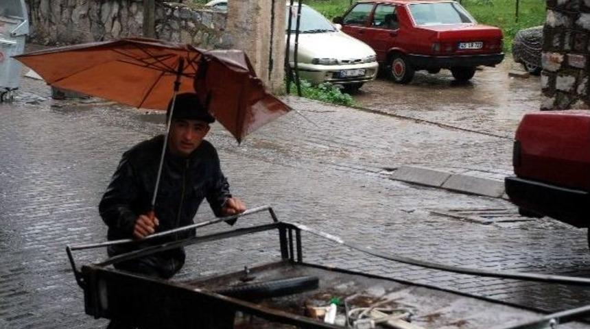 Aydınlılar Bahar Yağmuruyla Serinledi